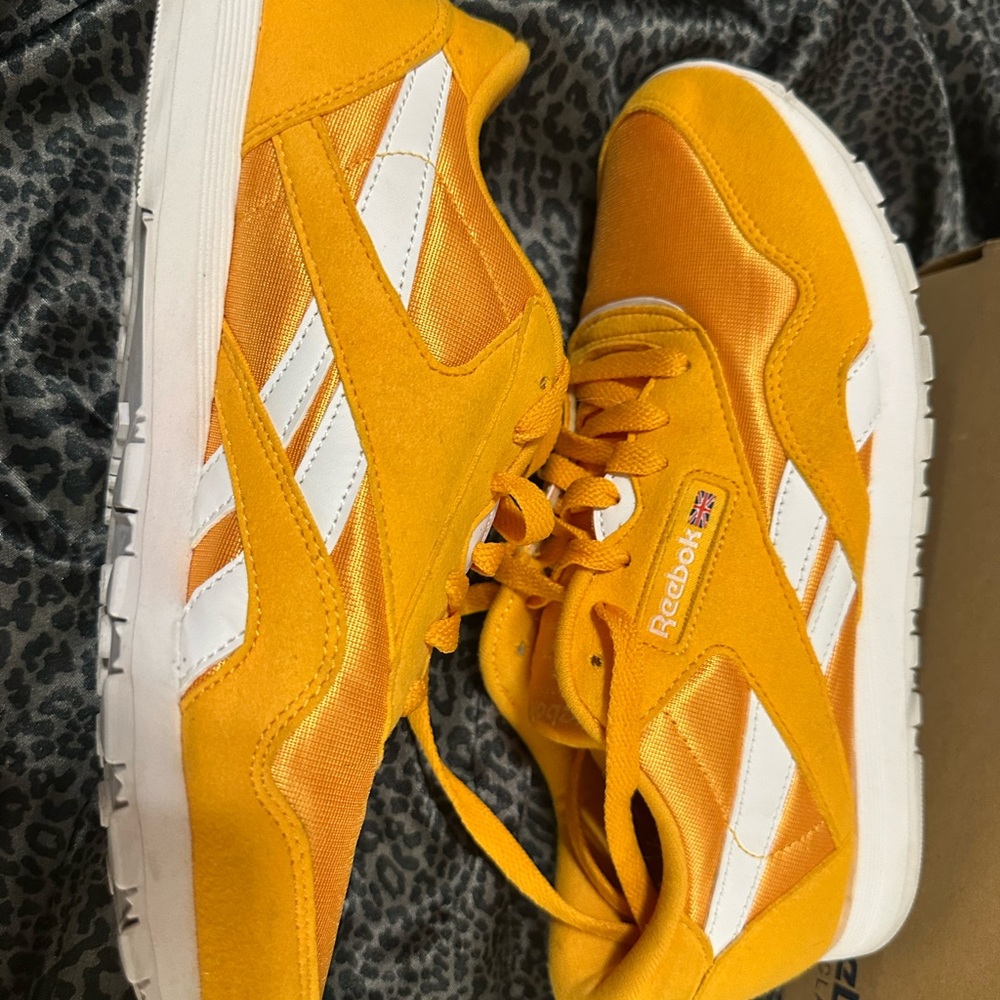 Reebok Nylon Trek Gold/White Unisex Running Shoe